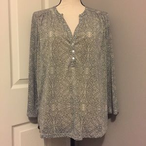 H&M Geometric Print 3-Button Split V-neck Blouse